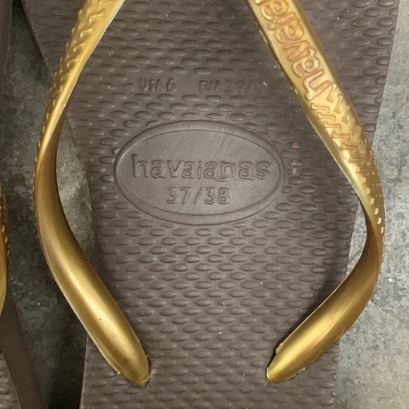 Havaianas classic Brown and Gold Flip Flops - Picture 2 of 4